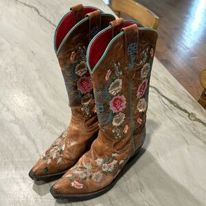 Women’s cowboys boots